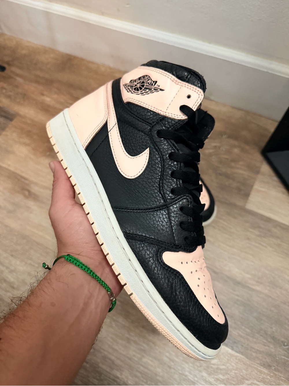 Air Jordan 1 Crimson Tint Retro High OG Size 10.5 Mens Sneakers 2019 555088-081